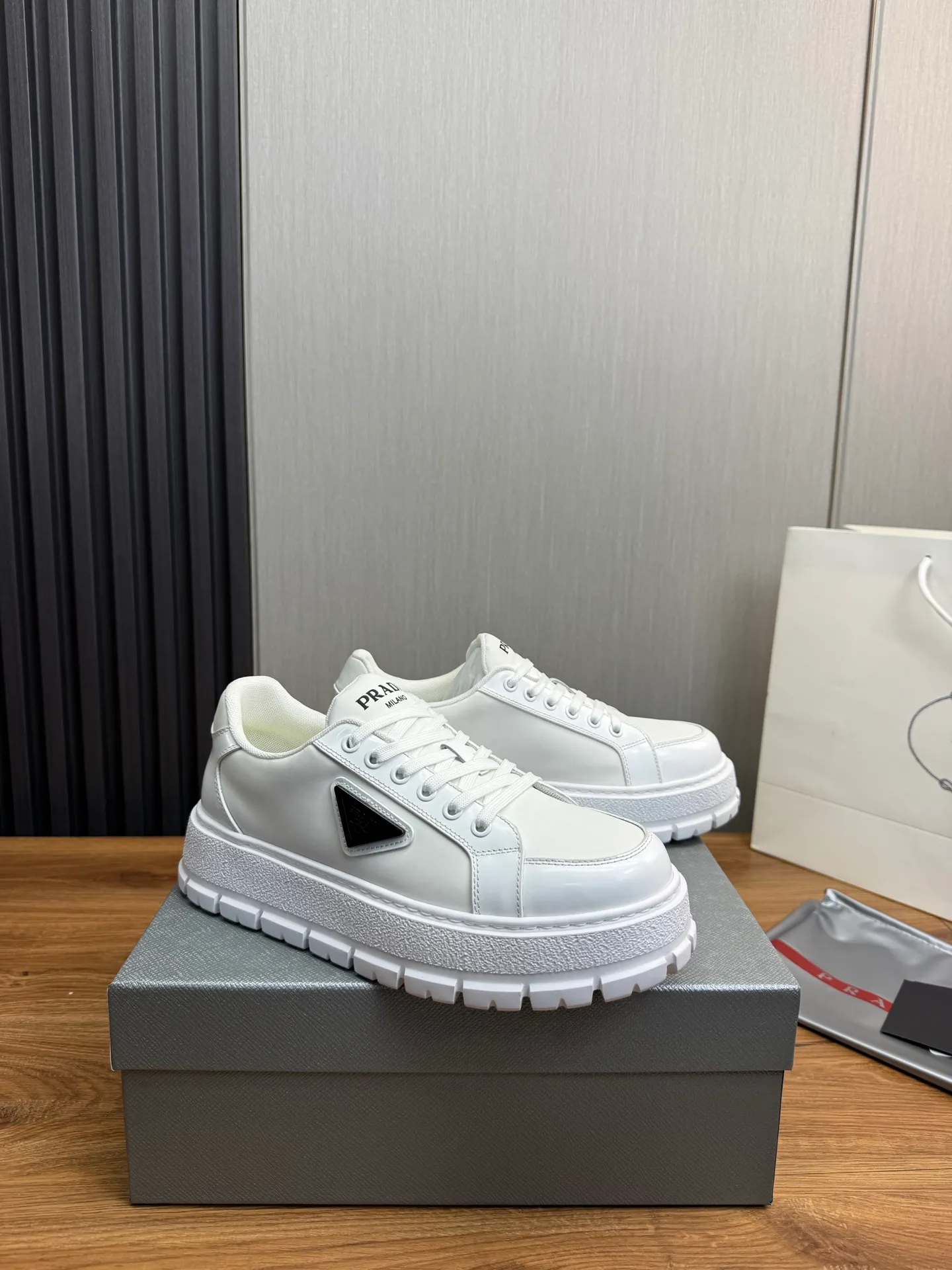 Men's shoes 💰580💰 [PRADA] Autumn and winter hot men's shoes shipped 👏Official website synchronized ⬆️Original fly-woven cowhide fabric + cowhide lining, 1⃣️:1⃣️reproduction, original sole, 38-45 (45. Customized, non-refundable)